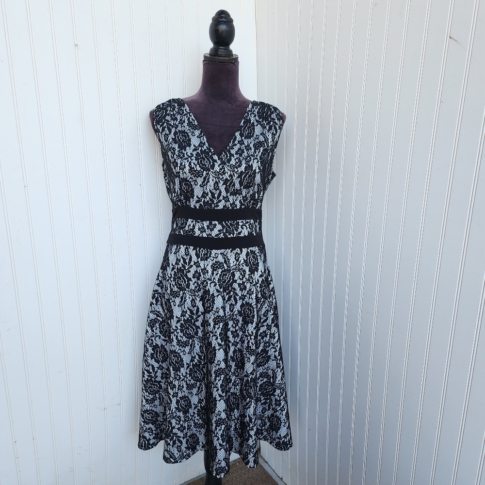 AA Studio Women's Dress Fit Flare Sleeveless Black White V-Neck Stretch Sz 10